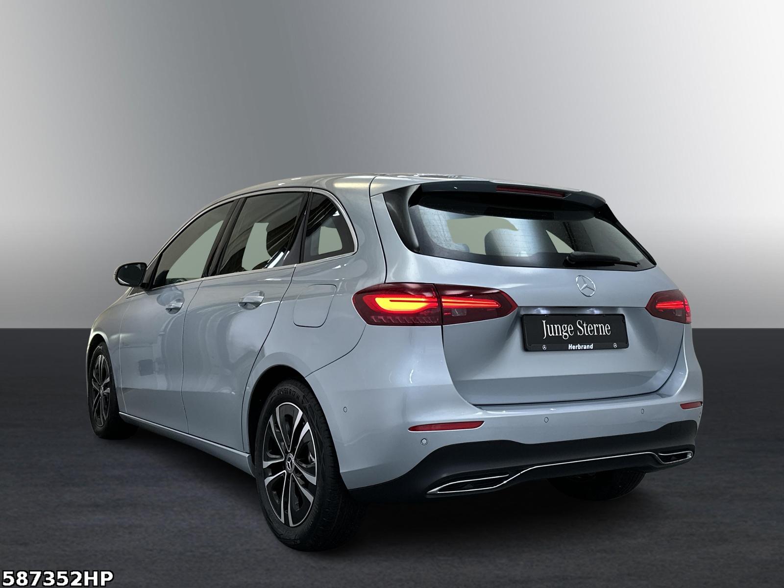 Mercedes-Benz B 180