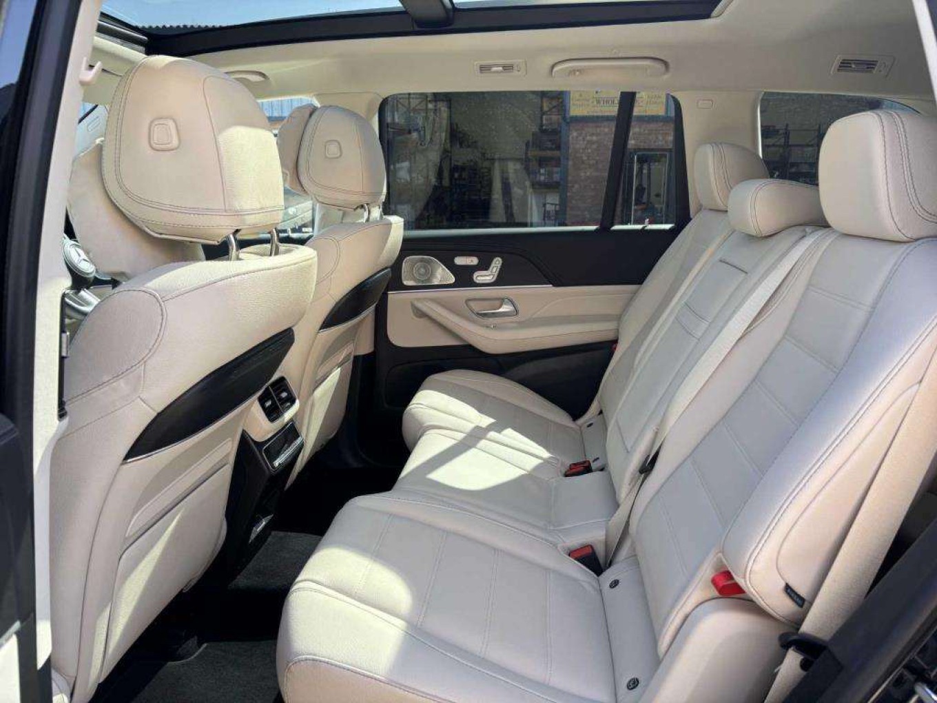 2025 Mercedes-Benz GLS thumbnail 24