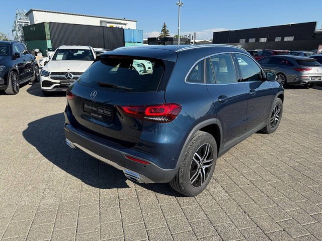 Mercedes-Benz GLA 220