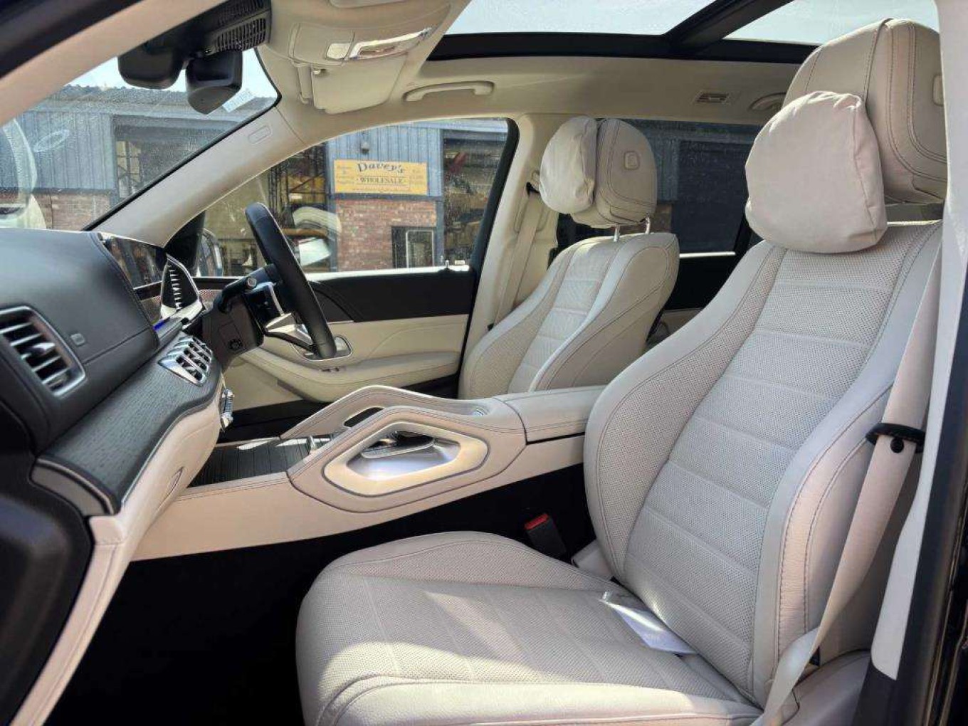 2025 Mercedes-Benz GLS thumbnail 23