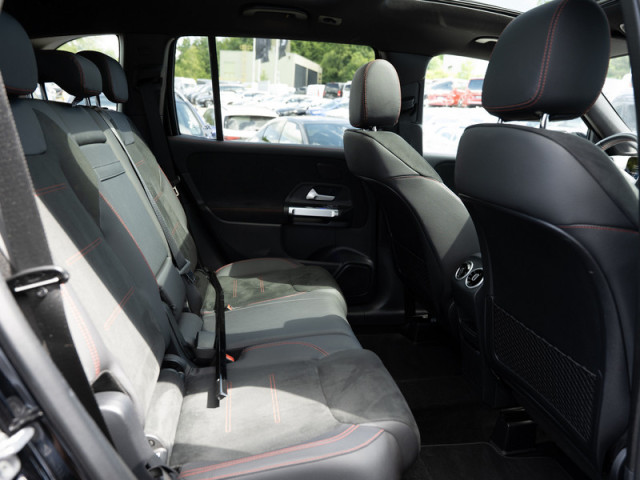 Mercedes-Benz GLB 220