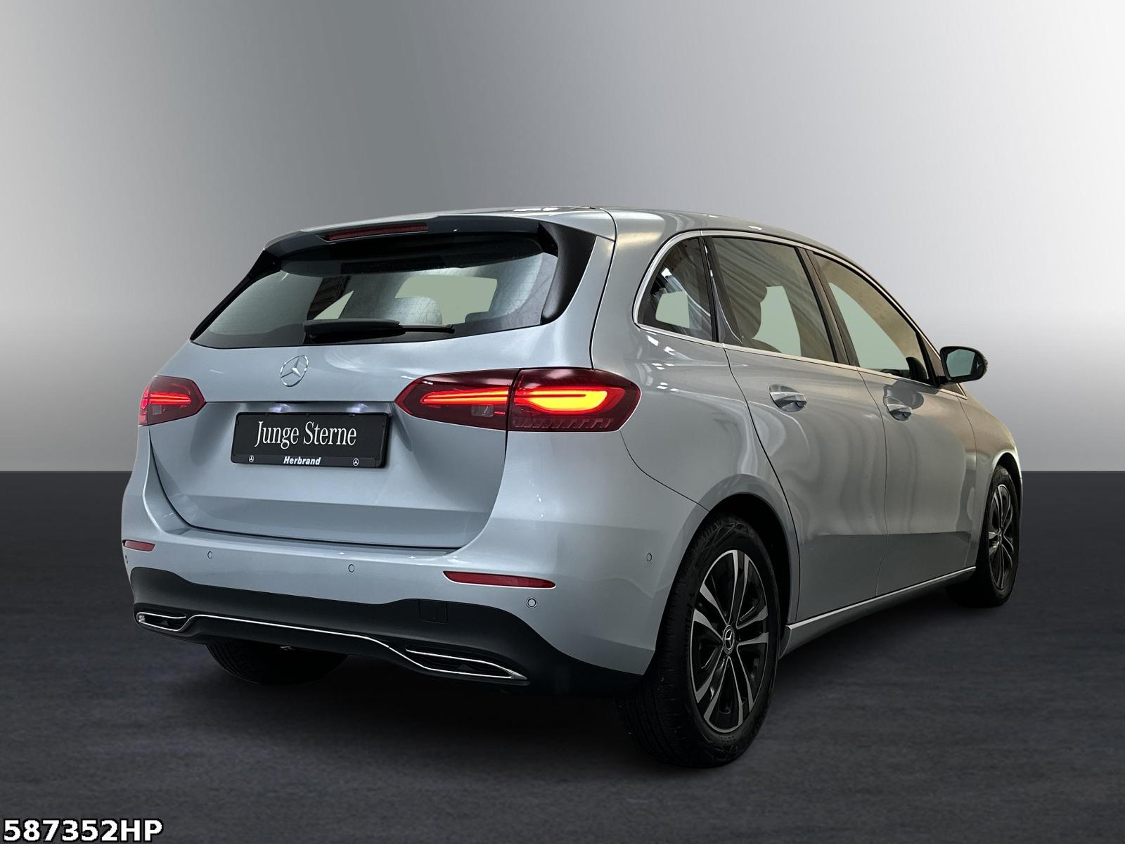 Mercedes-Benz B 180