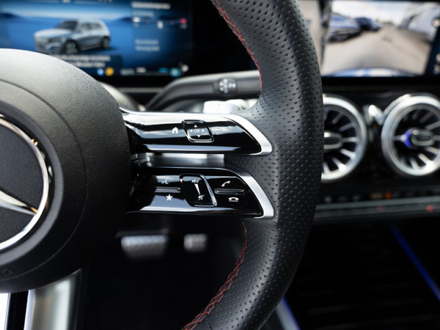 Mercedes-Benz GLB 220