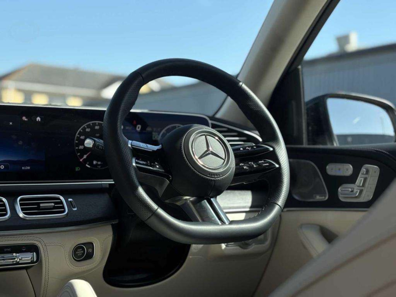 2025 Mercedes-Benz GLS thumbnail 22