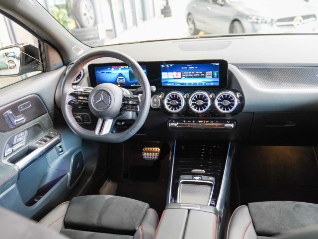 Mercedes-Benz GLA 220
