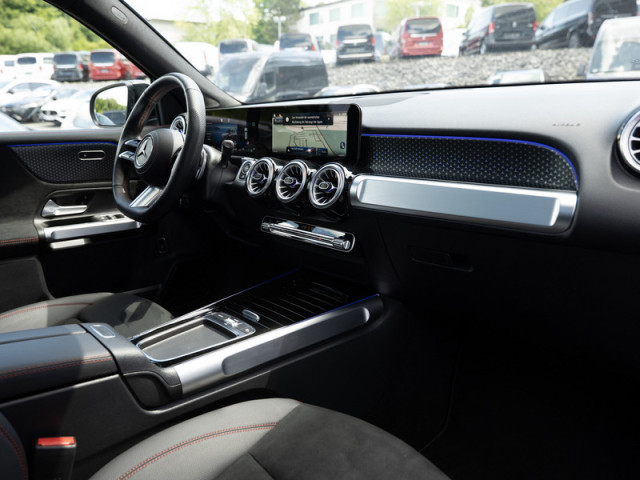 Mercedes-Benz GLB 220