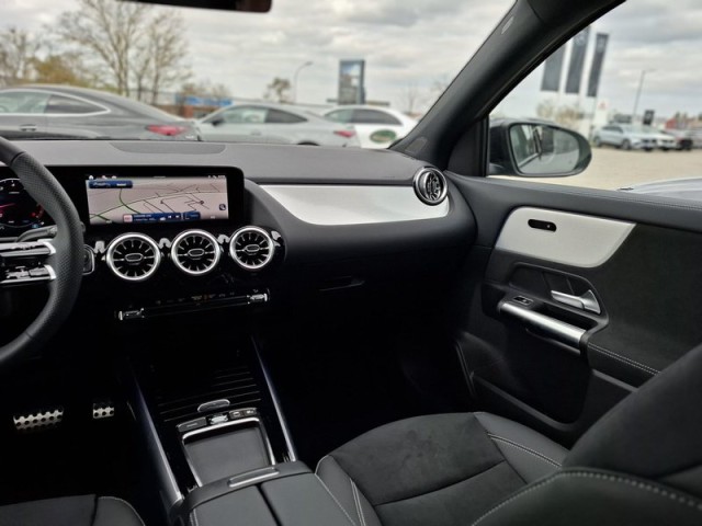 Mercedes-Benz GLA 220
