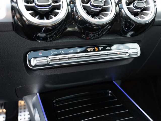 Mercedes-Benz GLB 220