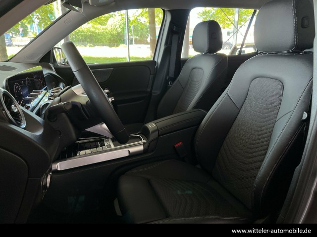 Mercedes-Benz GLB 220