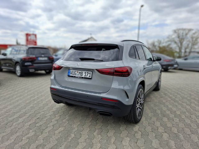 Mercedes-Benz GLA 220
