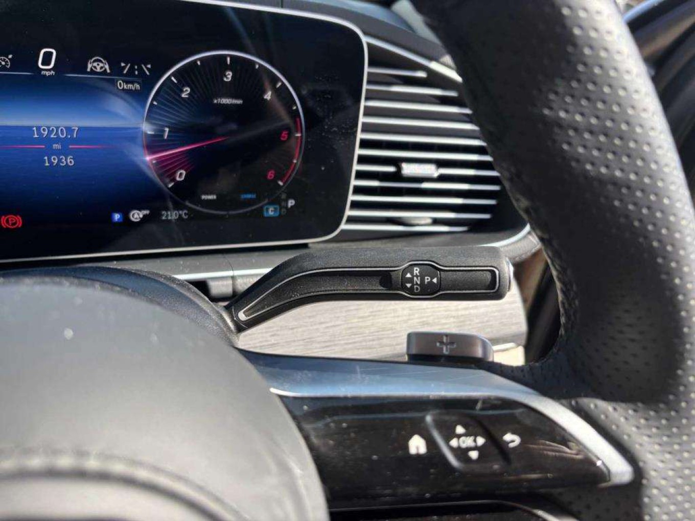 2025 Mercedes-Benz GLS thumbnail 18