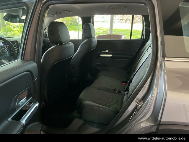Mercedes-Benz GLB 220