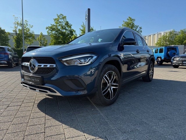 Mercedes-Benz GLA 220