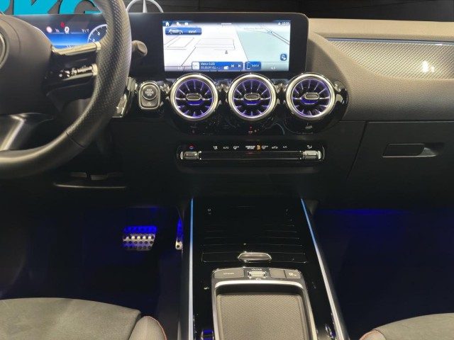 Mercedes-Benz GLA 220