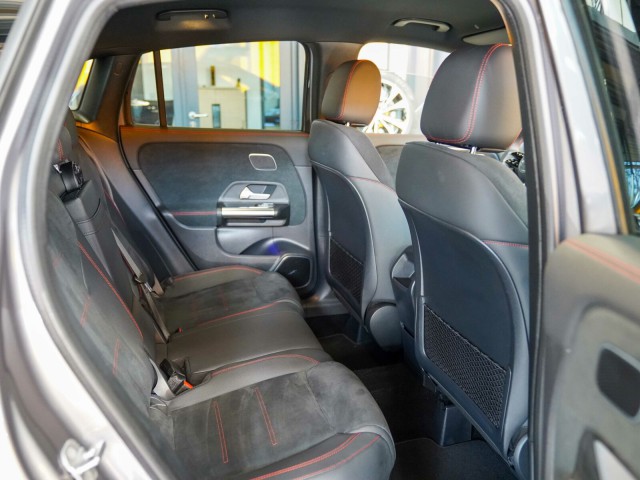 Mercedes-Benz GLA 220