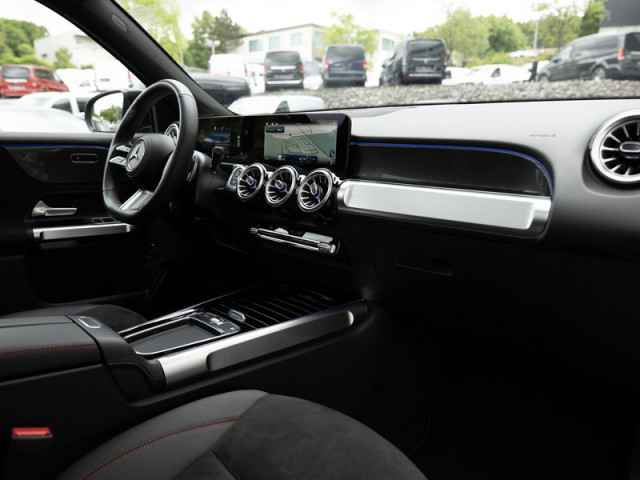 Mercedes-Benz GLB 220