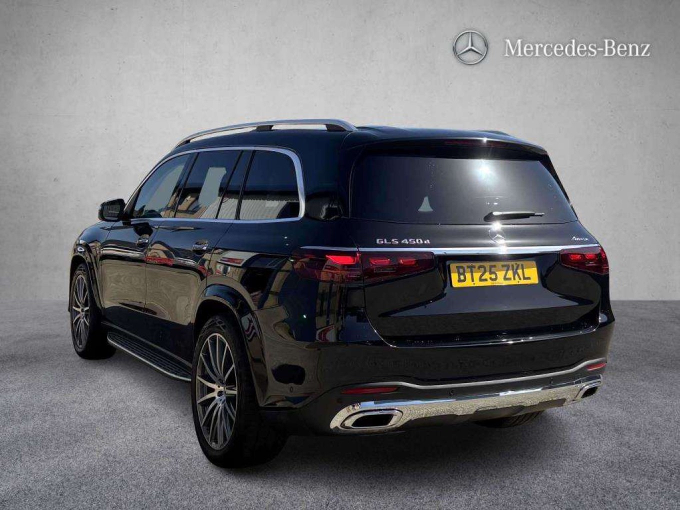 2025 Mercedes-Benz GLS thumbnail 3