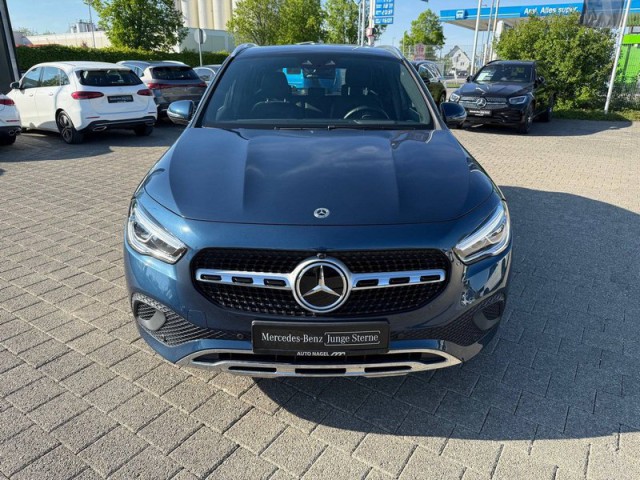 Mercedes-Benz GLA 220