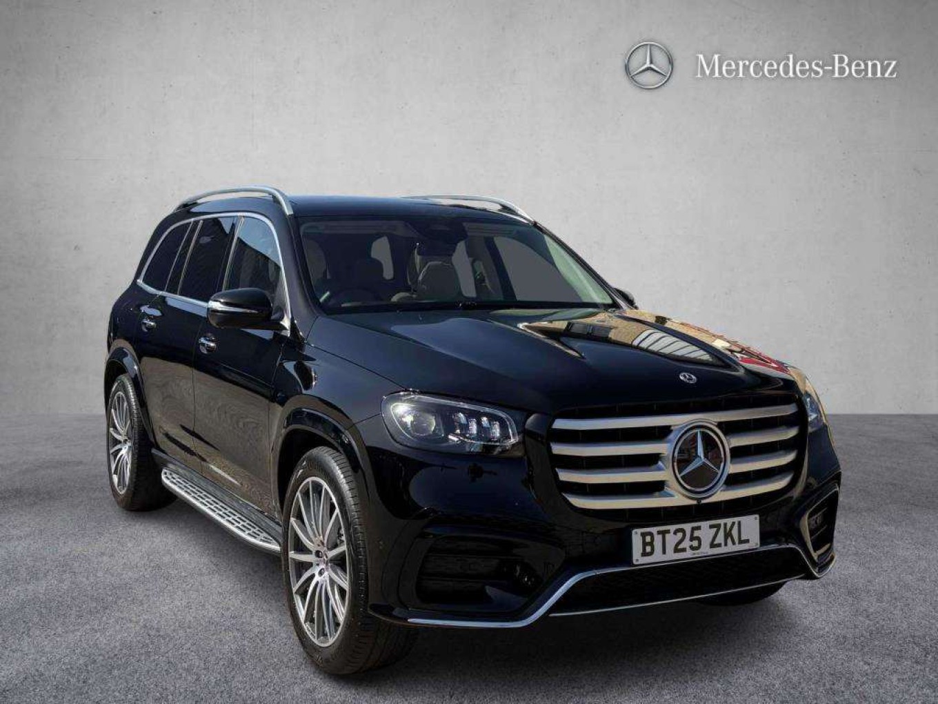 2025 Mercedes-Benz GLS thumbnail 2