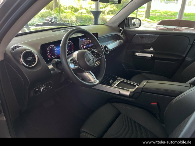 Mercedes-Benz GLB 220