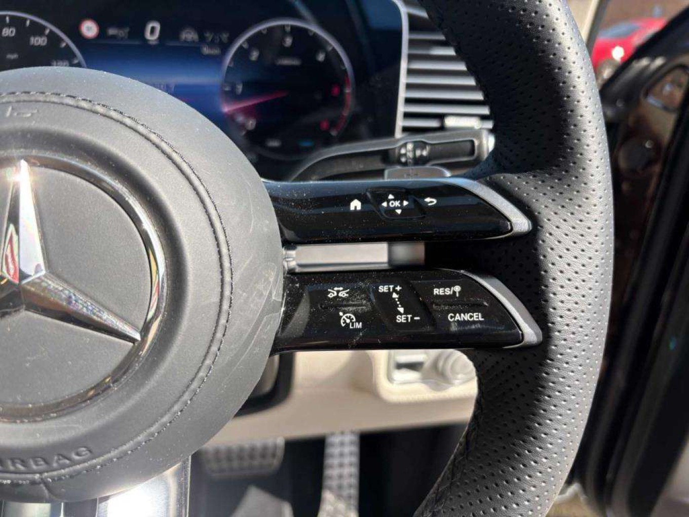 2025 Mercedes-Benz GLS thumbnail 17
