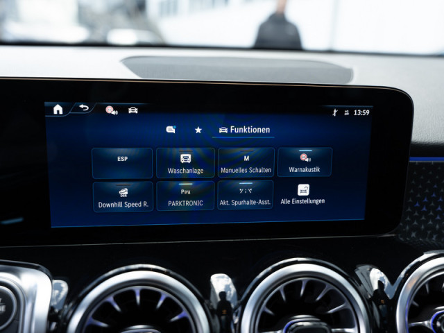 Mercedes-Benz GLB 220